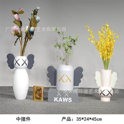 精品玻璃钢潮玩炫彩Kaws电镀商场橱窗酒吧KTV时尚装饰落地摆件