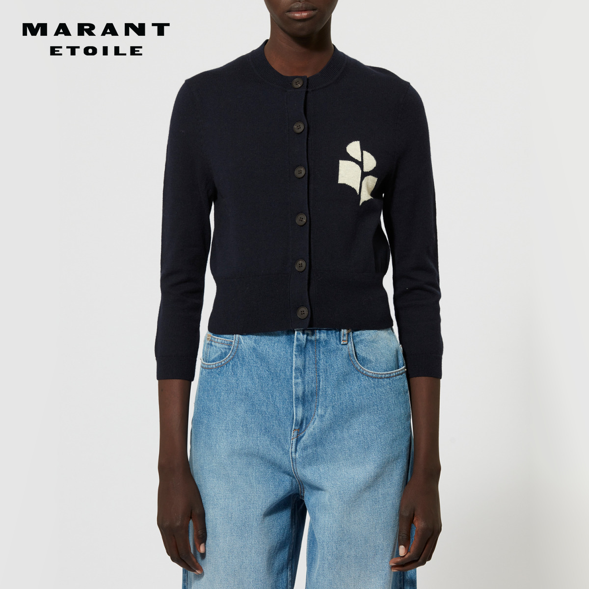 经典圆领纽扣针织开襟衫设计