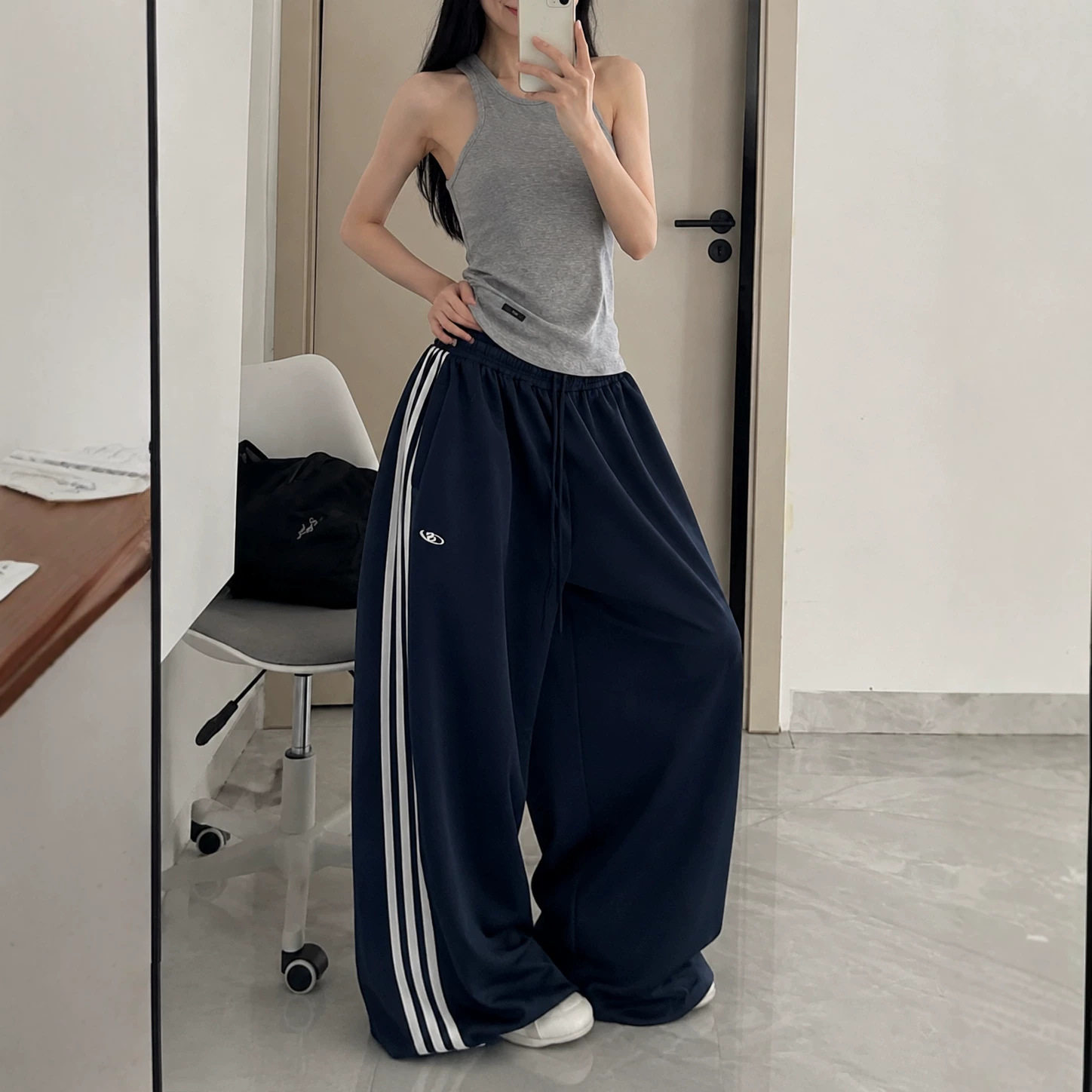 美式垂感侧边四杠阔腿卫裤女2026夏季休闲松紧腰运动街舞拖地长裤