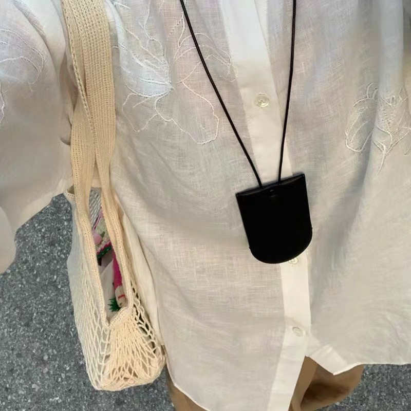 网红博主凹造型挂脖包女pu皮抽拉式挂脖钥匙包街头潮流项链包