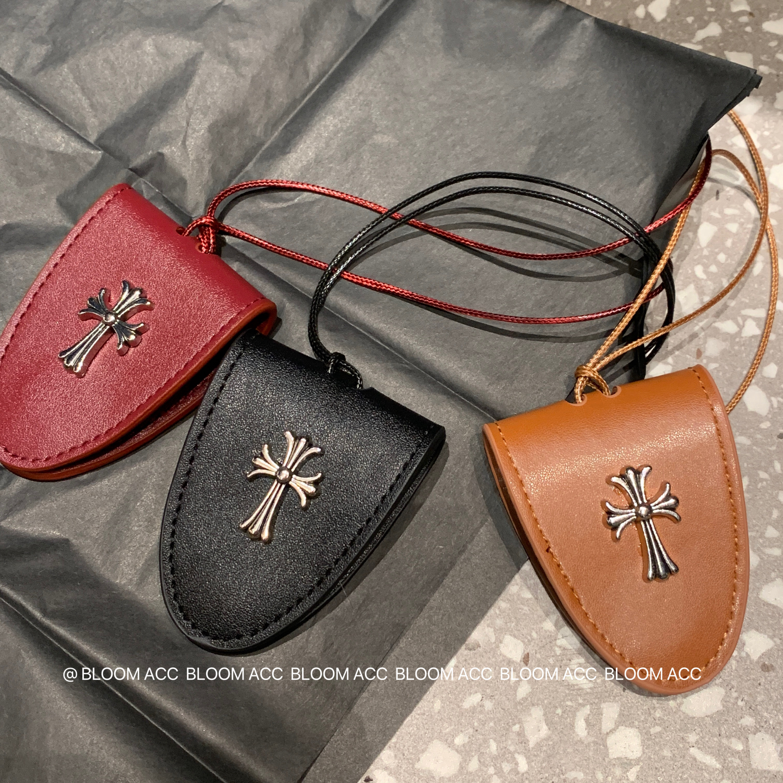 超爱博主百搭挂脖磁吸多功能十字架皮革眼镜挂件挂绳项链毛衣链