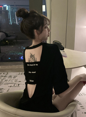 2026纯棉夏季新款露背性感字母t恤女黑色挂脖短款上衣ins时尚潮牌