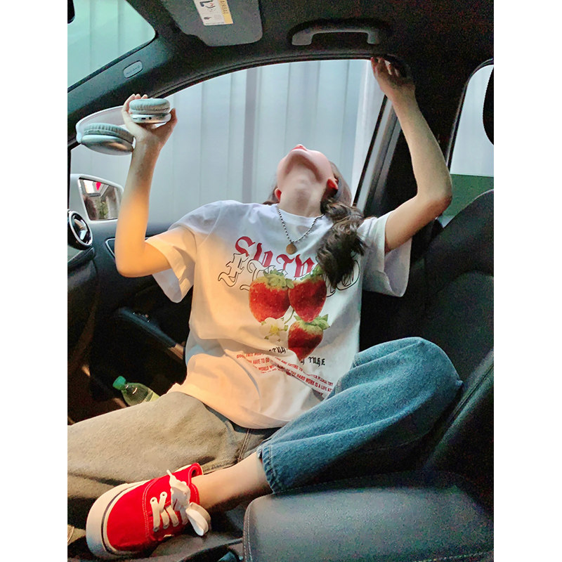 设计感白色草莓字母印花短袖T恤女装ins秋季宽松别致体恤上衣港风