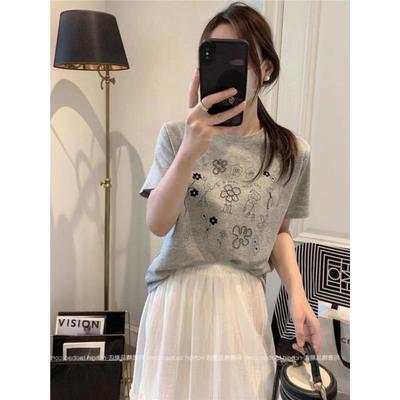 法式设计感花朵印花短袖正肩T恤衫女士春夏洋气减龄显瘦遮肉上衣