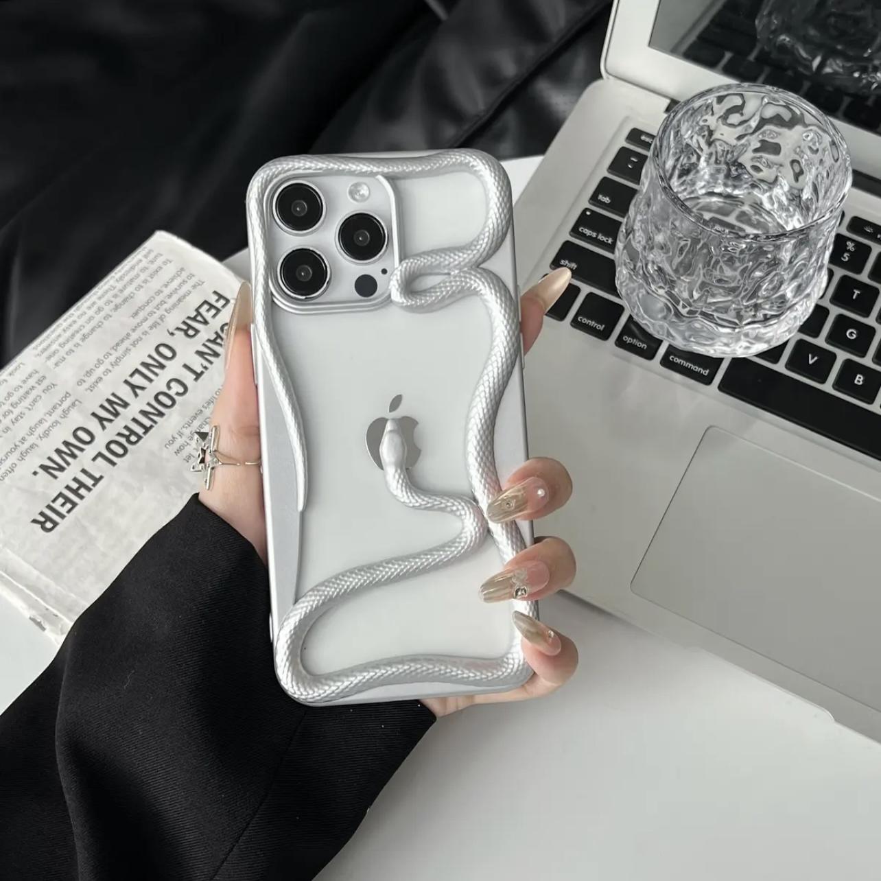 镂空散热透气哑光小蛇适用苹果16promax新款iPhone15蛇年个性创意14高级感13全包边软壳小众12硅胶11网红男女