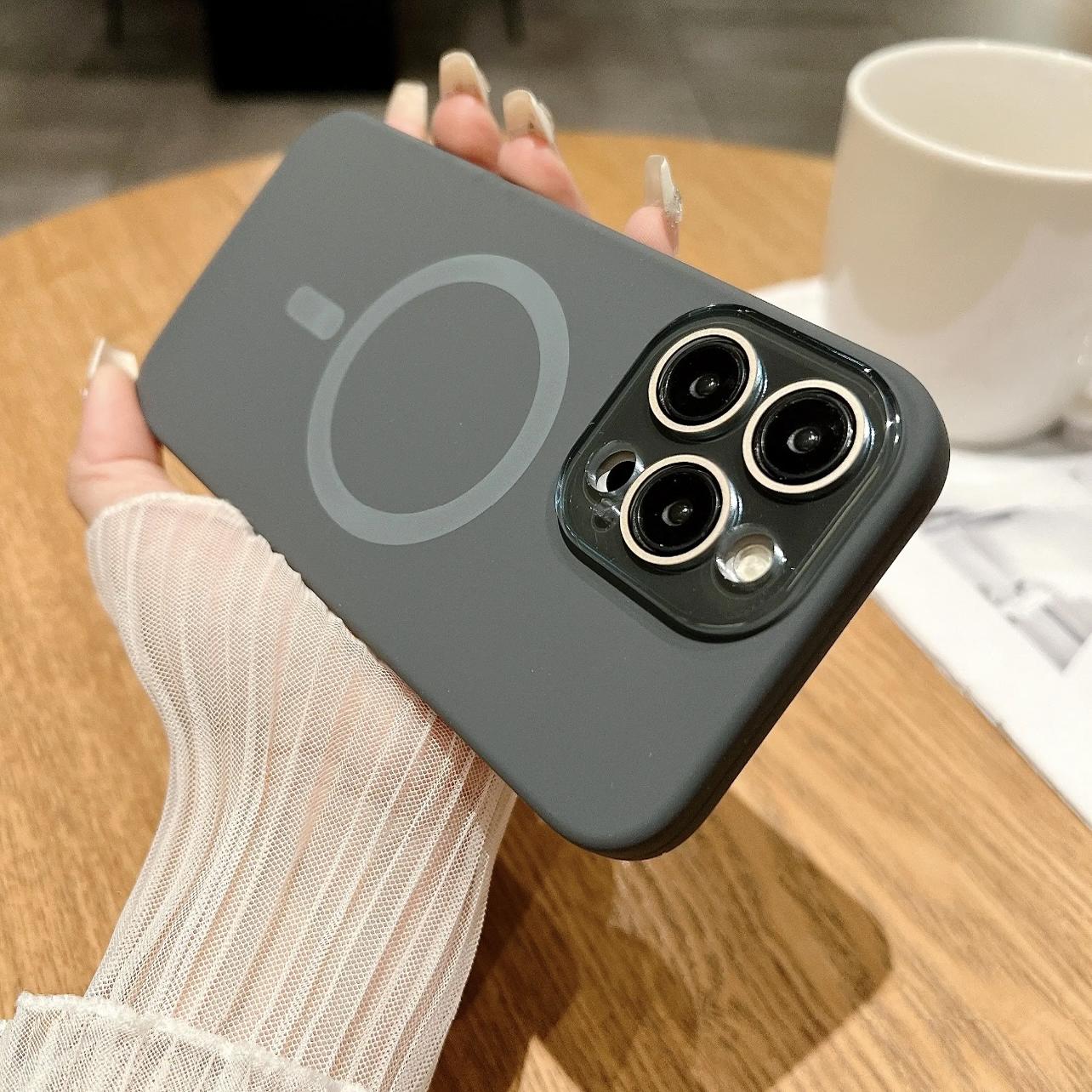 新品液态硅胶磁吸适用苹果16promax手机壳新款iphone15纯色14高级感13肤感网红男女12全包防摔带镜头膜手机套