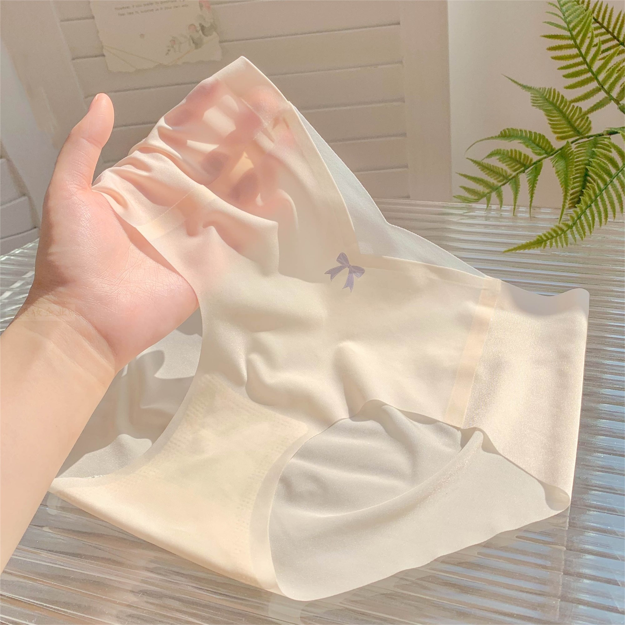 轻盈膜法~女生冰丝无痕三角裤内裤女士抗菌蚕丝裆面膜裤2025新款