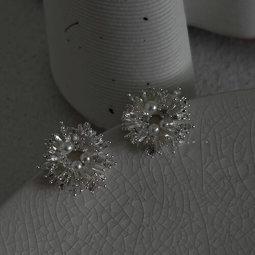 ChochoStore韩式太阳花珍珠耳钉