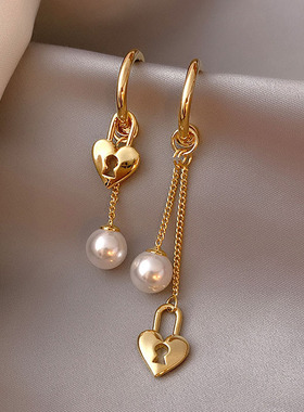 New Asymmetric C-shaped Heart Lock Tassel Earrings For