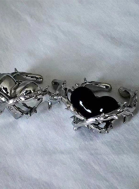 Fashion Creative Punk Gothic Thorns Love Heart Rings
