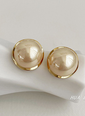 2023 New Light Luxury Simple Elegant Golden Pearl Stud