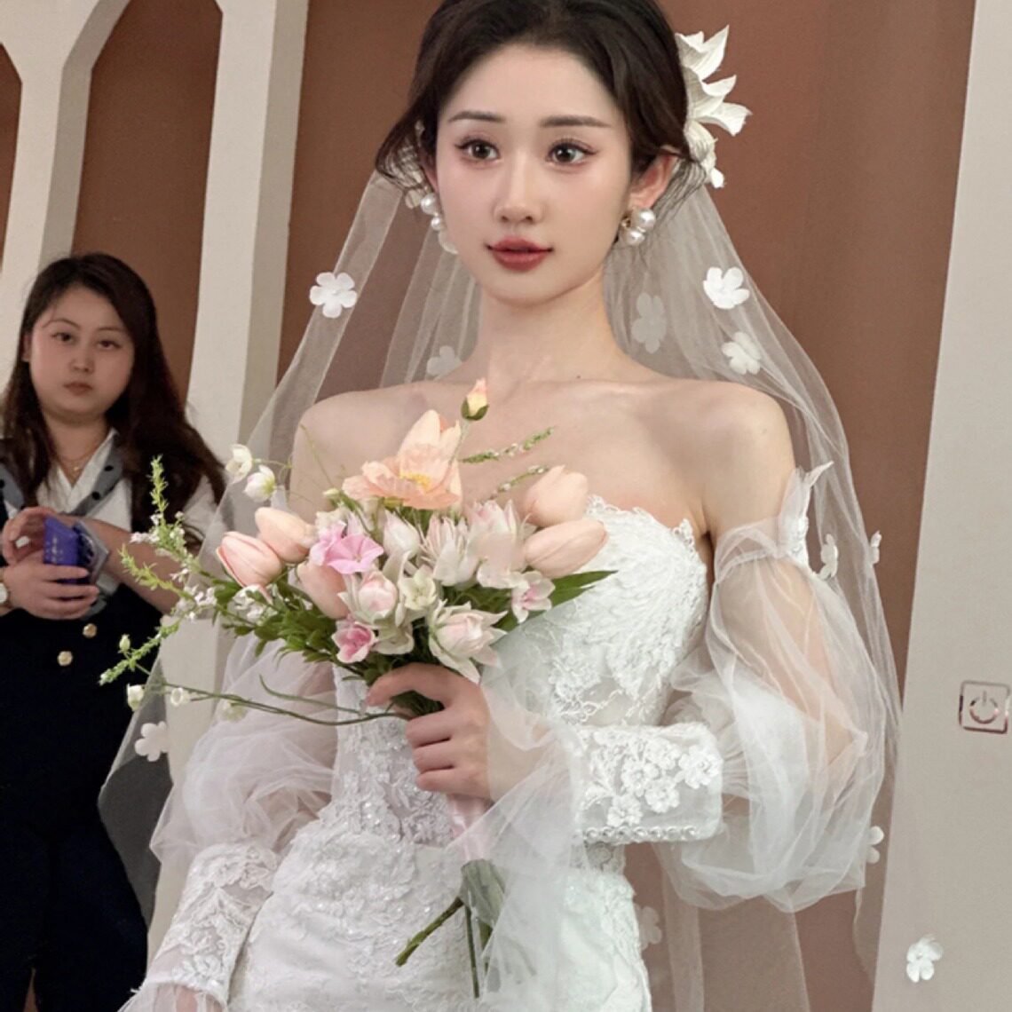 新娘白色立体蝴蝶头纱主婚纱重工珍珠奢华超大款拖尾软纱鱼尾婚纱
