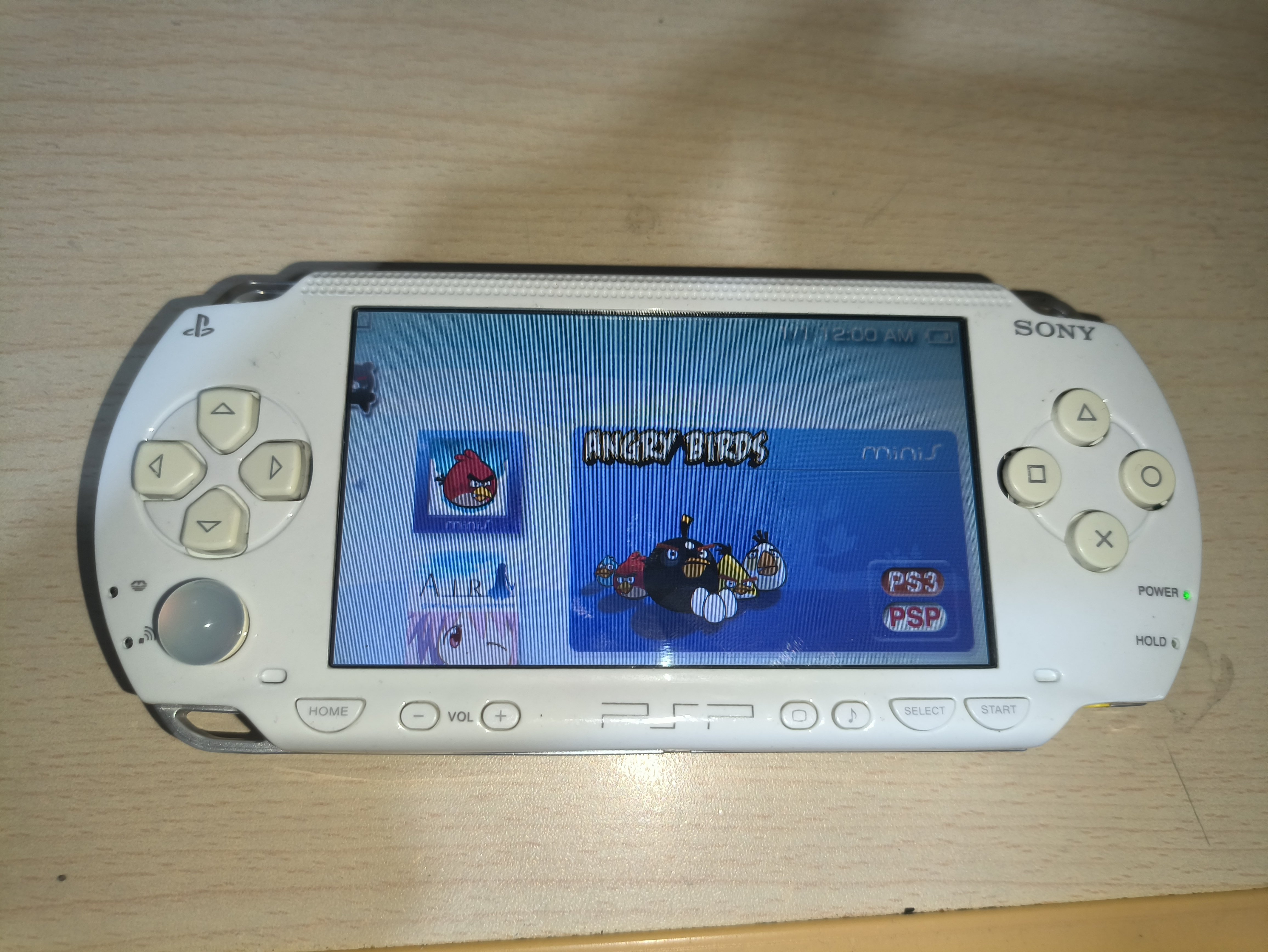 psp1000掌上游戏机白色装满游戏