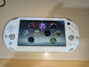 psv2000掌上游戏机白色装满游戏