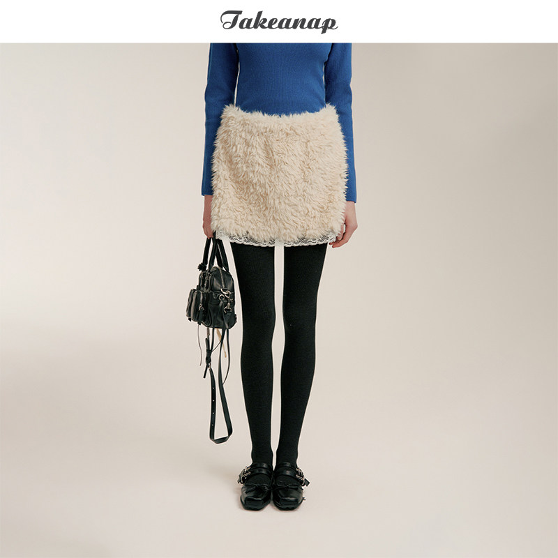 TAKEANAP午睡 羊羔毛半身裙女秋冬蕾丝花边拼接短款A字裙裤防走光