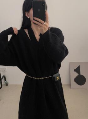荷宝娜挂脖V领黑色针织连衣裙女2024年秋冬新款气质显瘦内搭裙子
