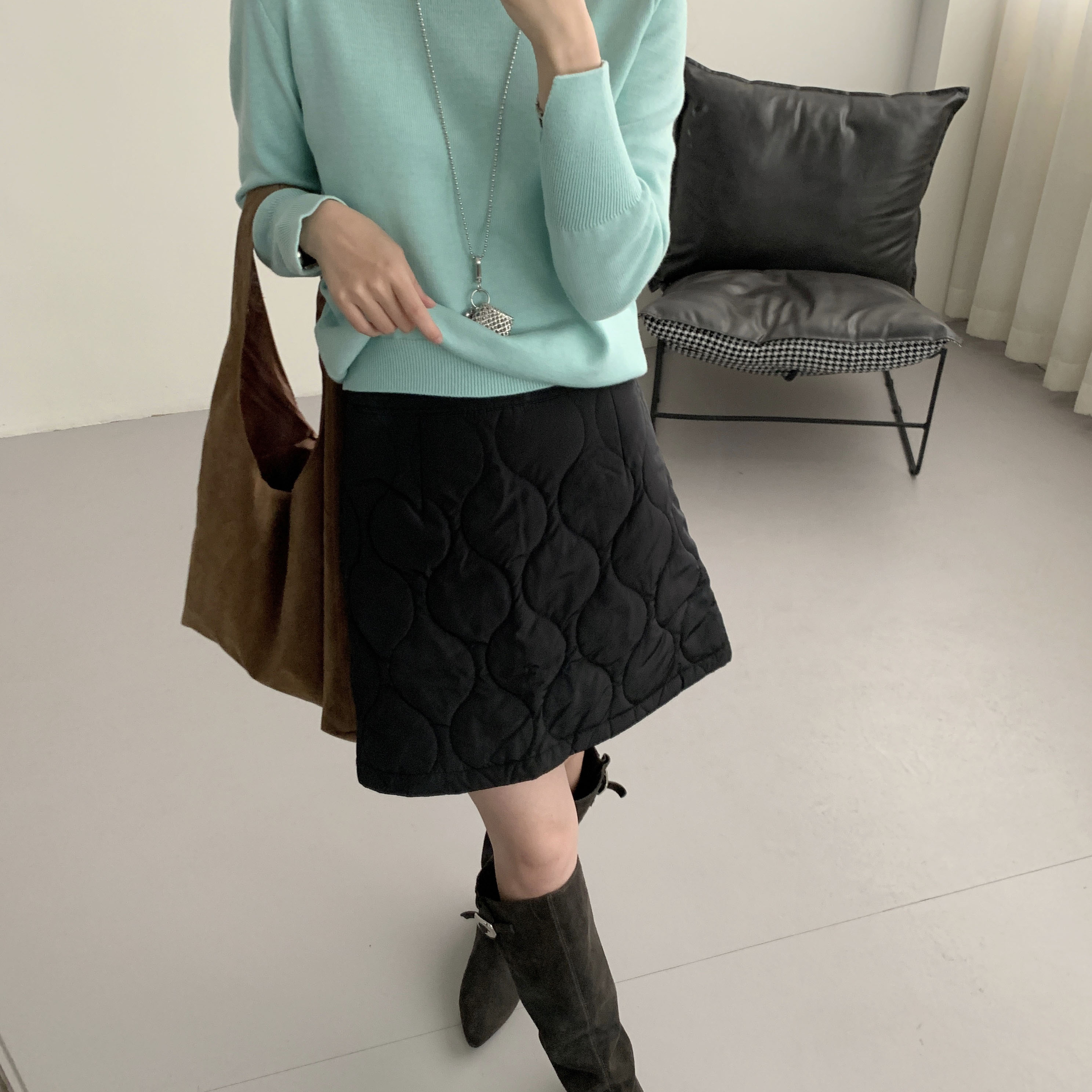 荷宝娜高级感半身裙女2025新款高腰简约时尚百搭通勤a字半身裙冬