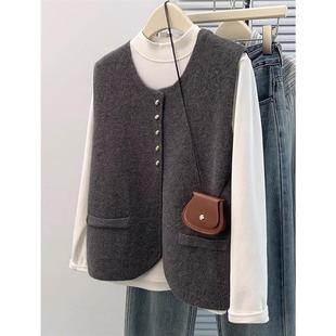 25年早秋圆领复古假口袋马甲开衫女甜美风软糯针织背心叠穿上衣