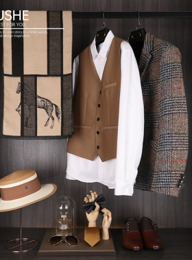 初舍印象样板房衣帽间男士衣服