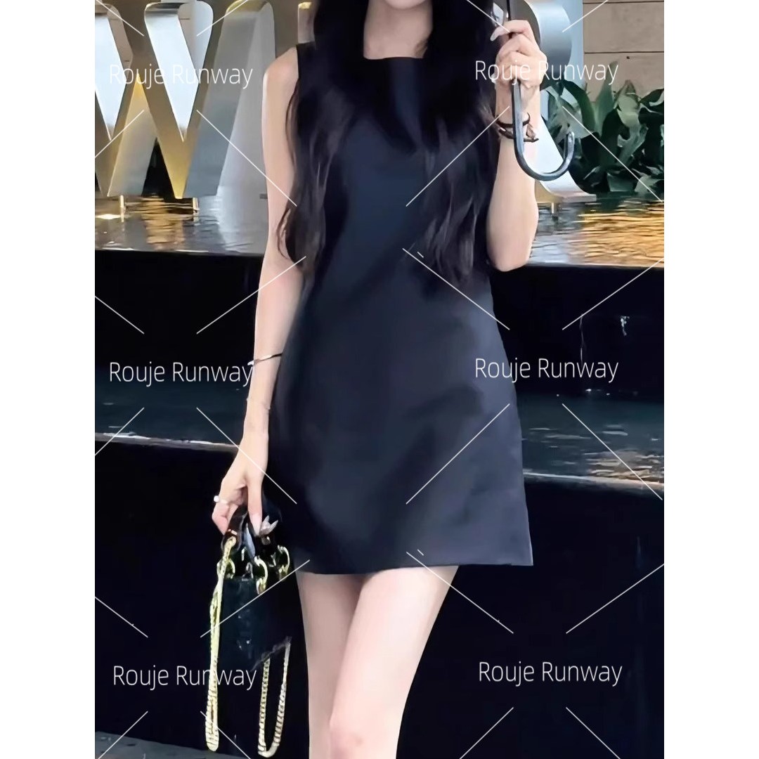 法式Rouje Runway显瘦小黑裙夏季新款miu里miu气气质黑色连衣短裙