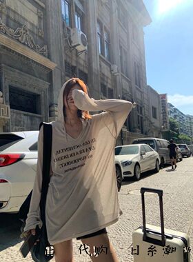 采购Sly夏季新休闲覆古印花连帽防晒衬衫长袖t恤妇女宽松的懒惰风