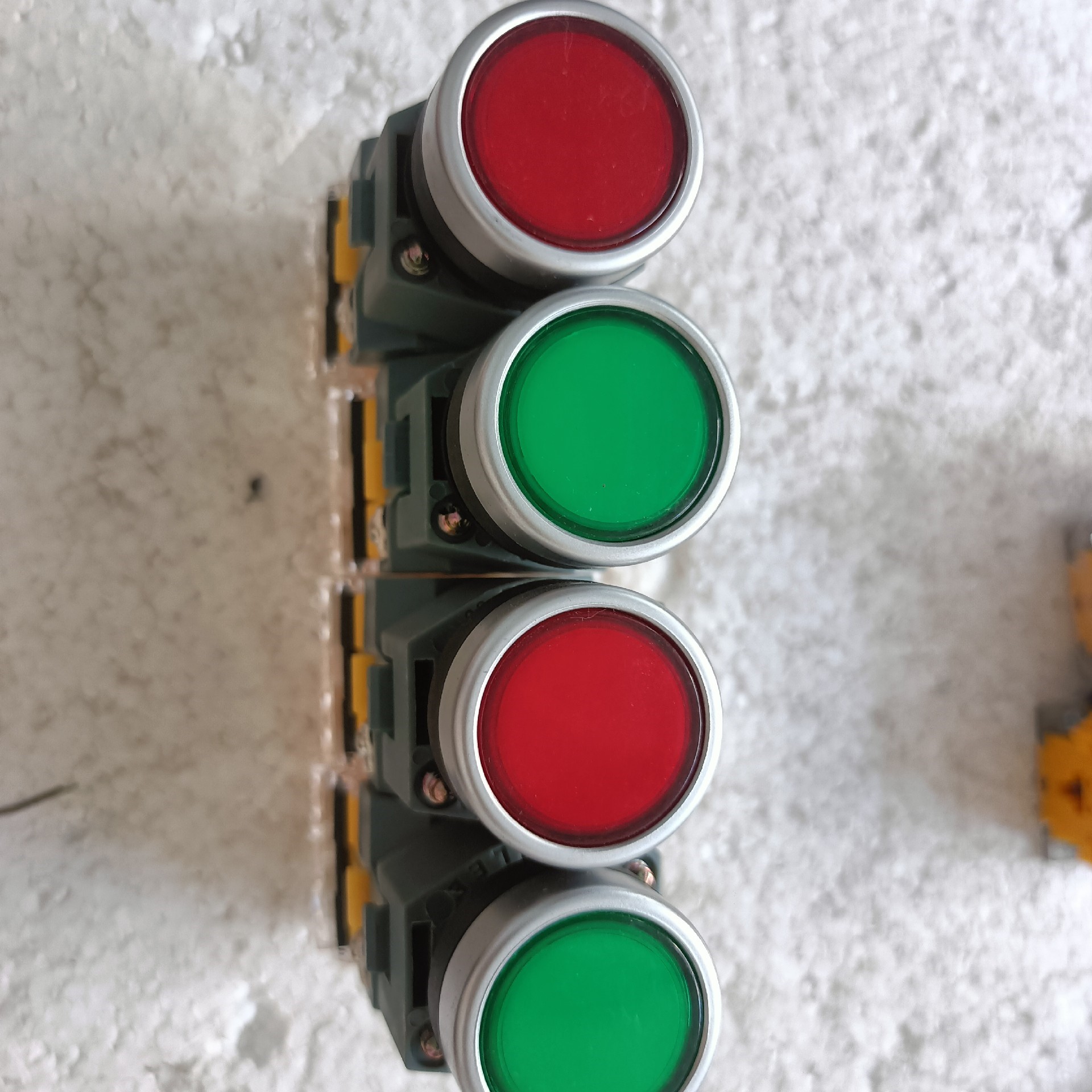 L78M09ABDT-TR有1375pcs,0.5/pcs