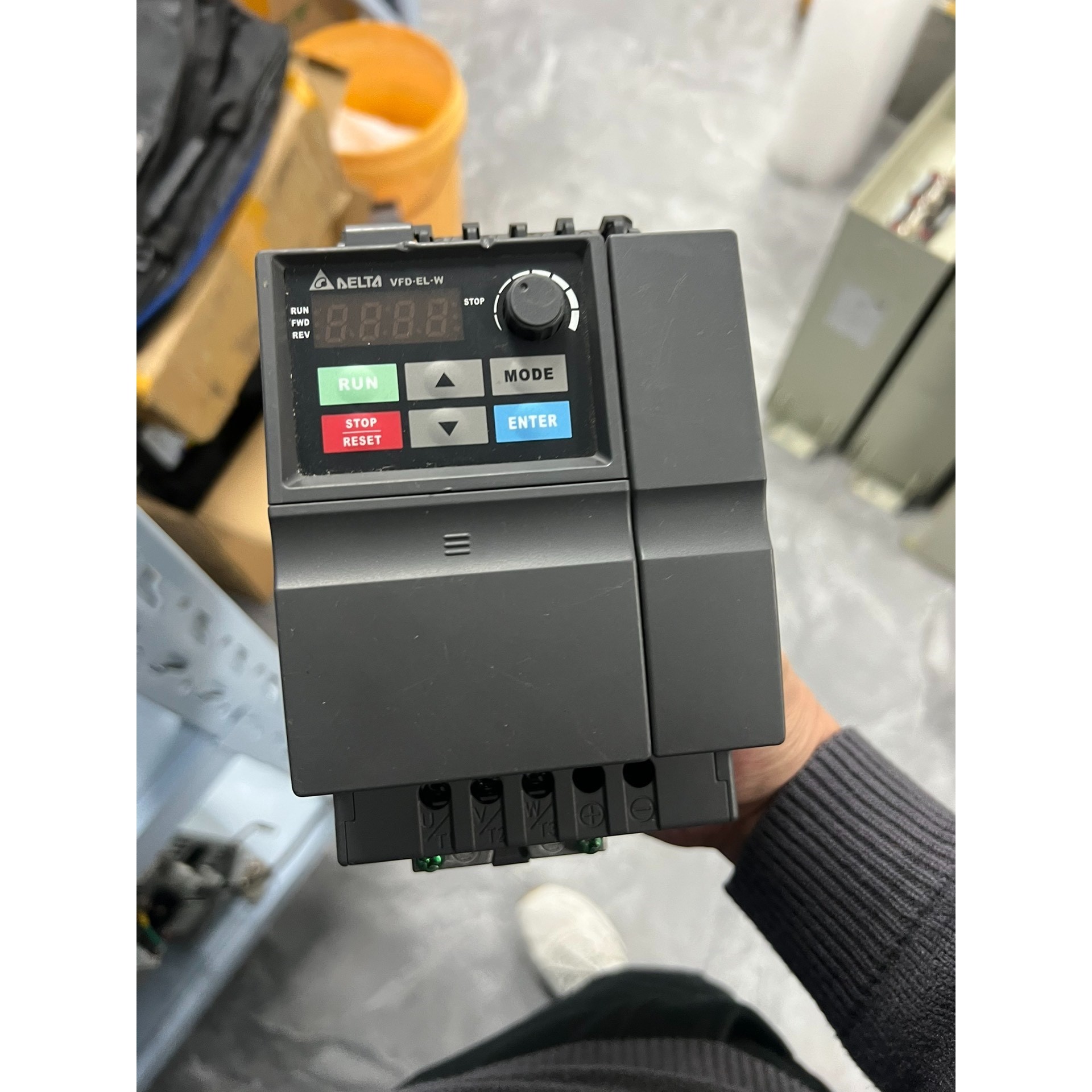 台达变频器VFD015EL21W,