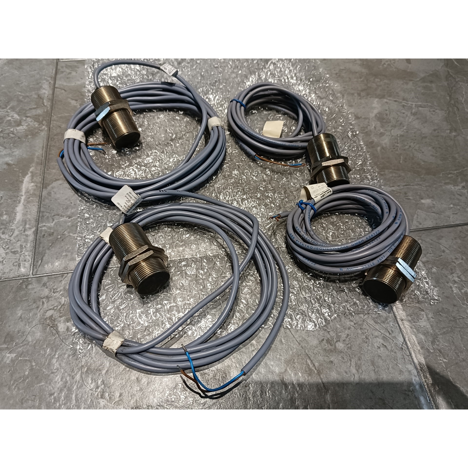 全新巴鲁夫BES 516-215-E4-E-05接近开关M3