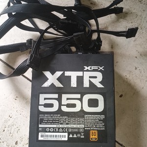 XFX讯景XTR550金牌全模组电源,额定550W,带完整模