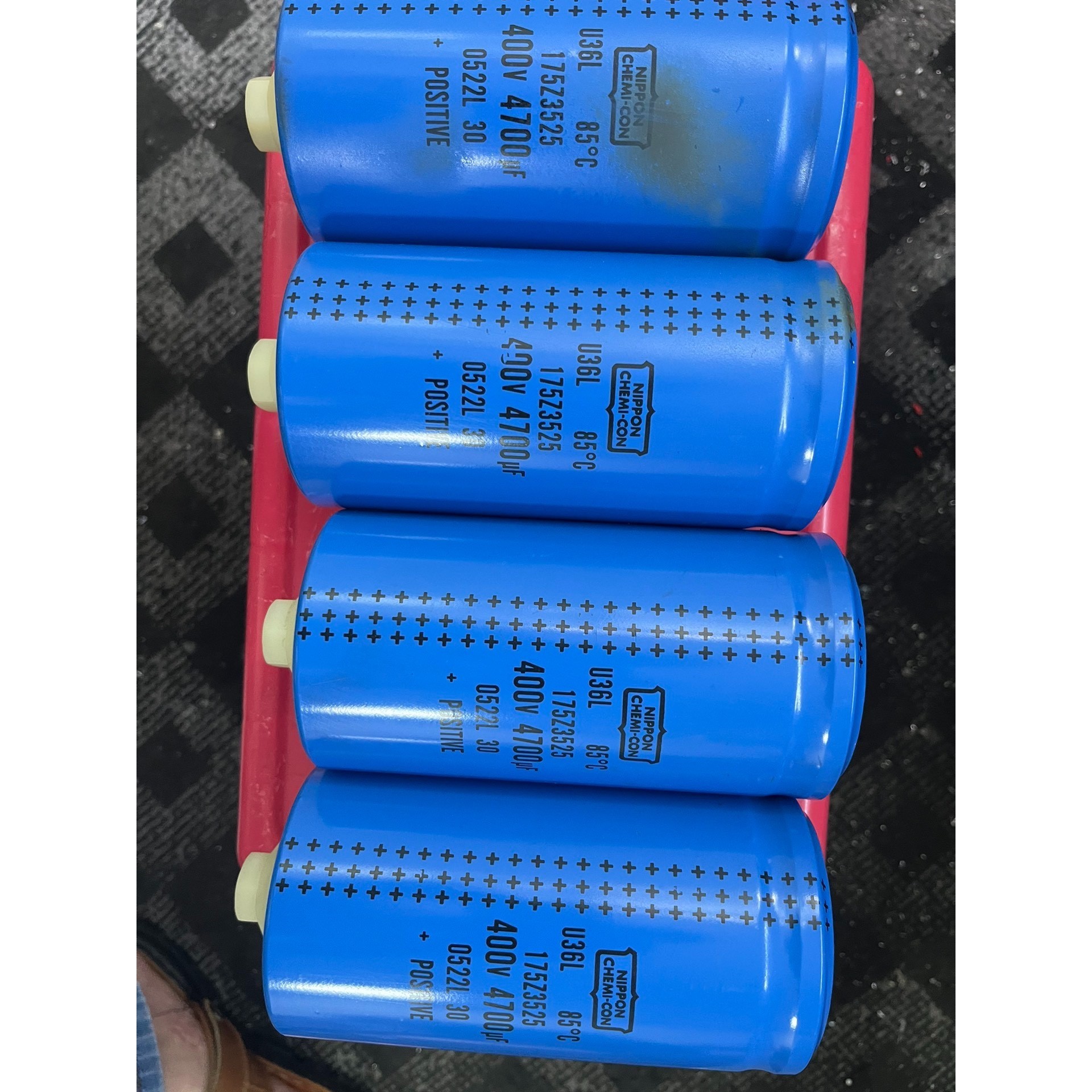 拆机电容,400V 4700UF,实测容量为4100uF左右