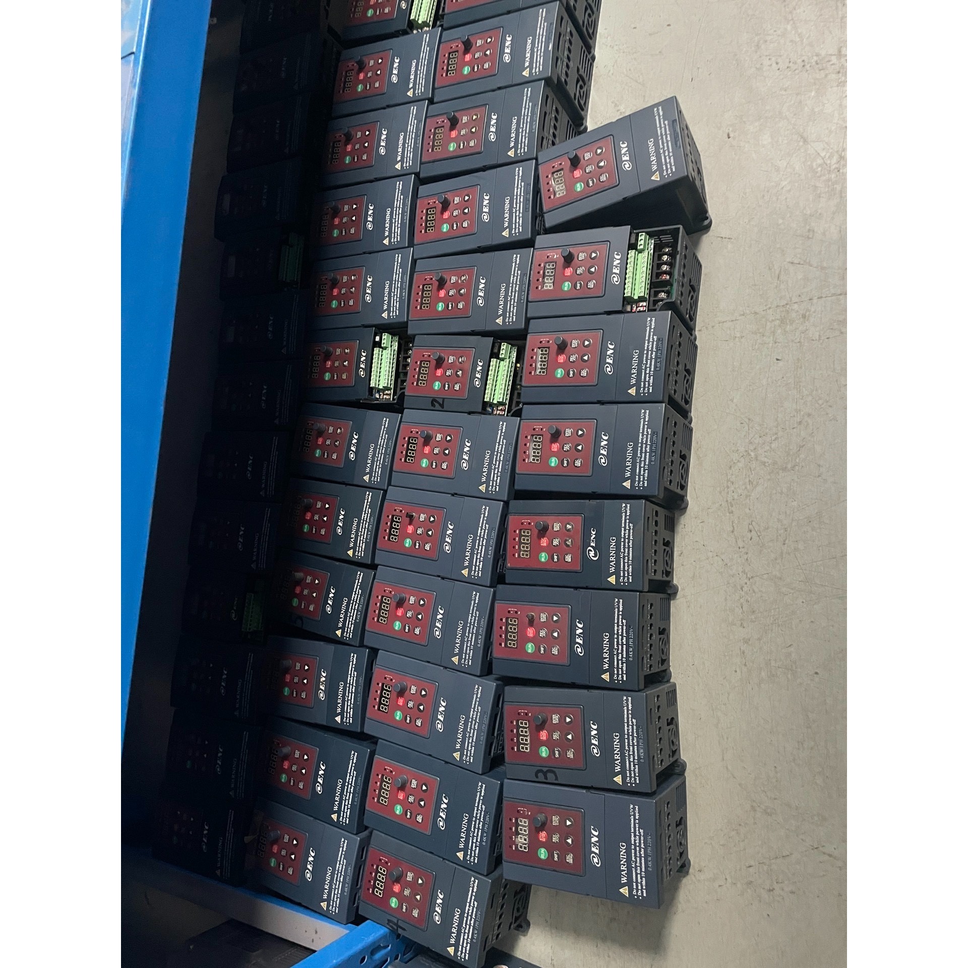 易能变频器0.4KW测试好EDS800-2S0004N 包好