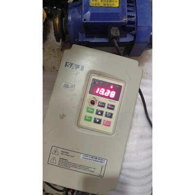 三晶变频器V004G3/V5R5P3,风扇有异响,