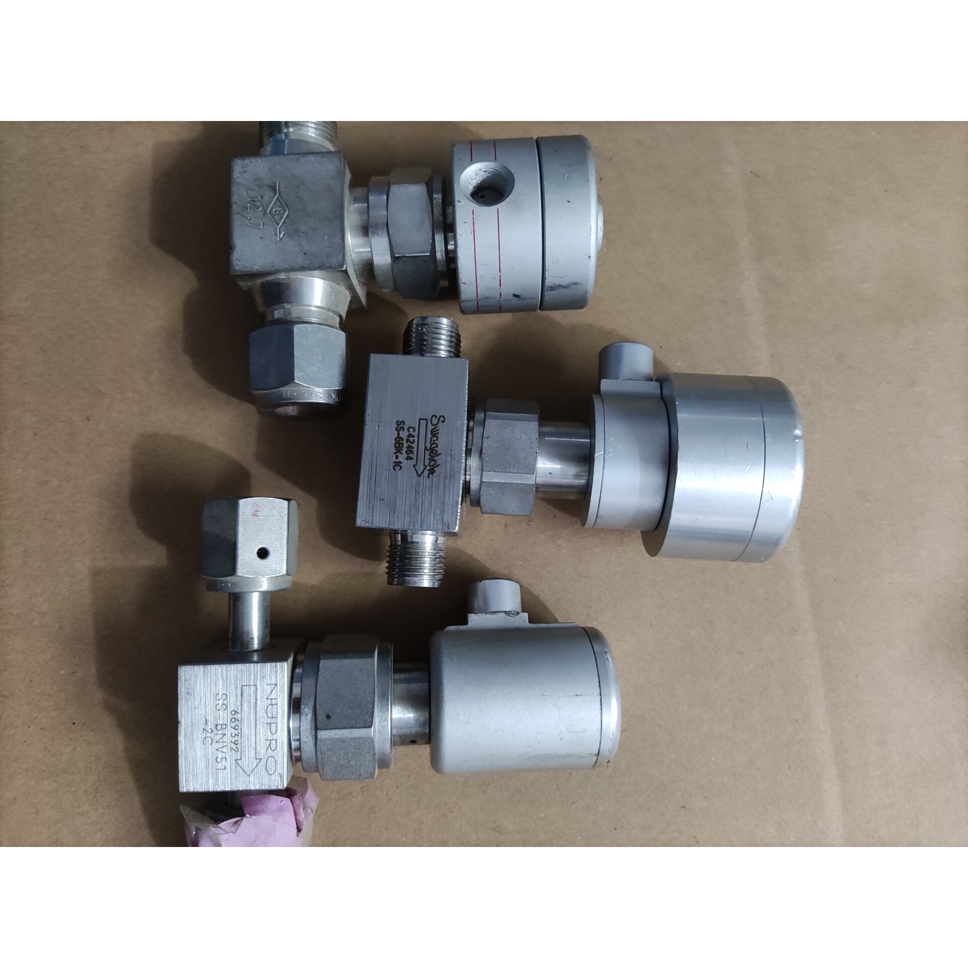 Swagelok世伟洛克稀有气体气控阀如图SS-BNV51-