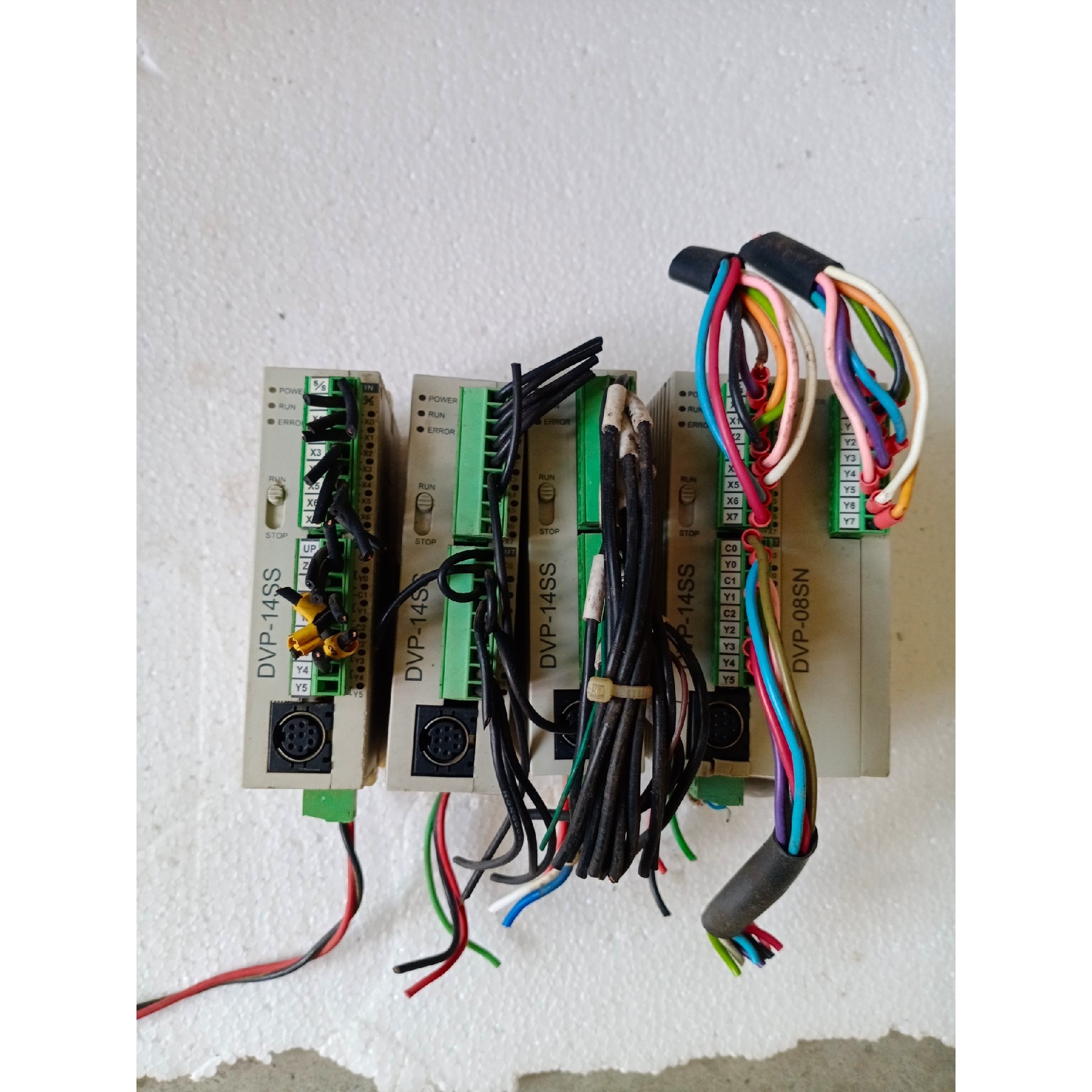 ROBINAIR罗宾耐尔真空泵19505,有一个螺丝断里面了