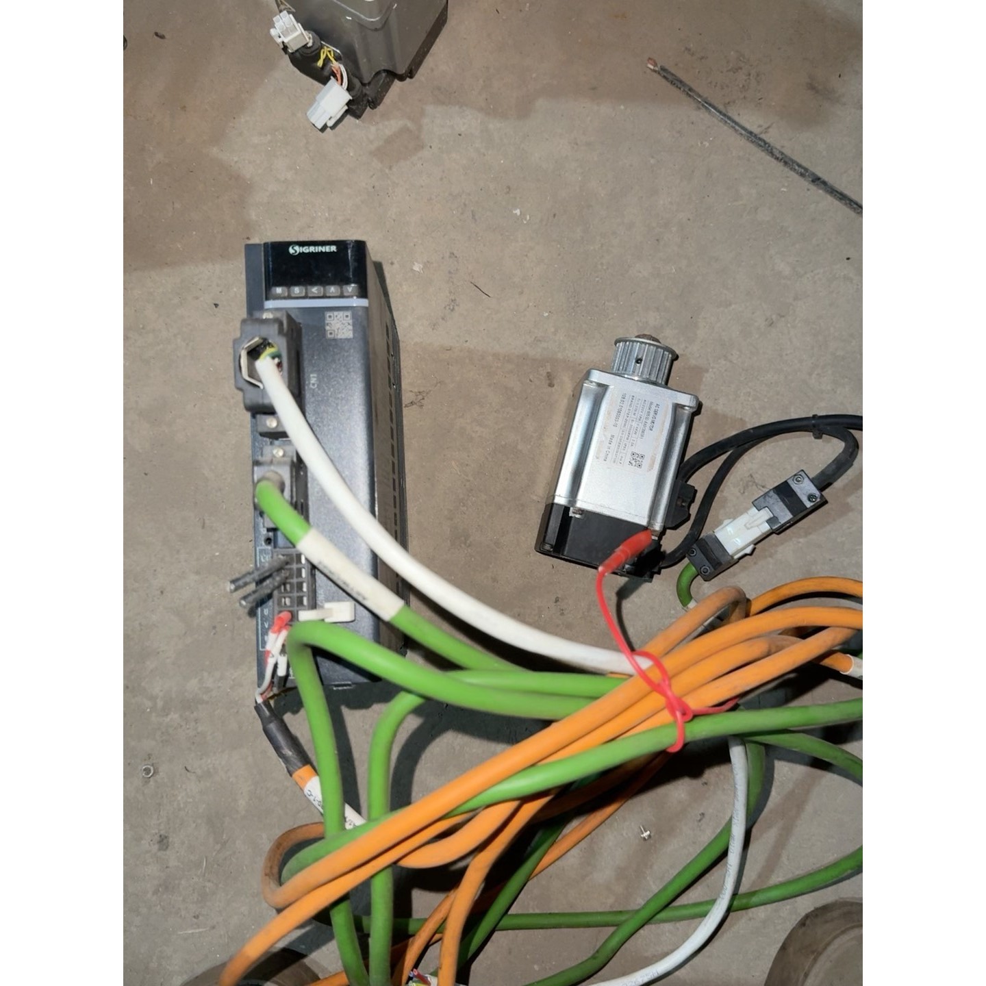辛格林纳驱动两台,400W套装,具体型号见??图铭牌,实物拍