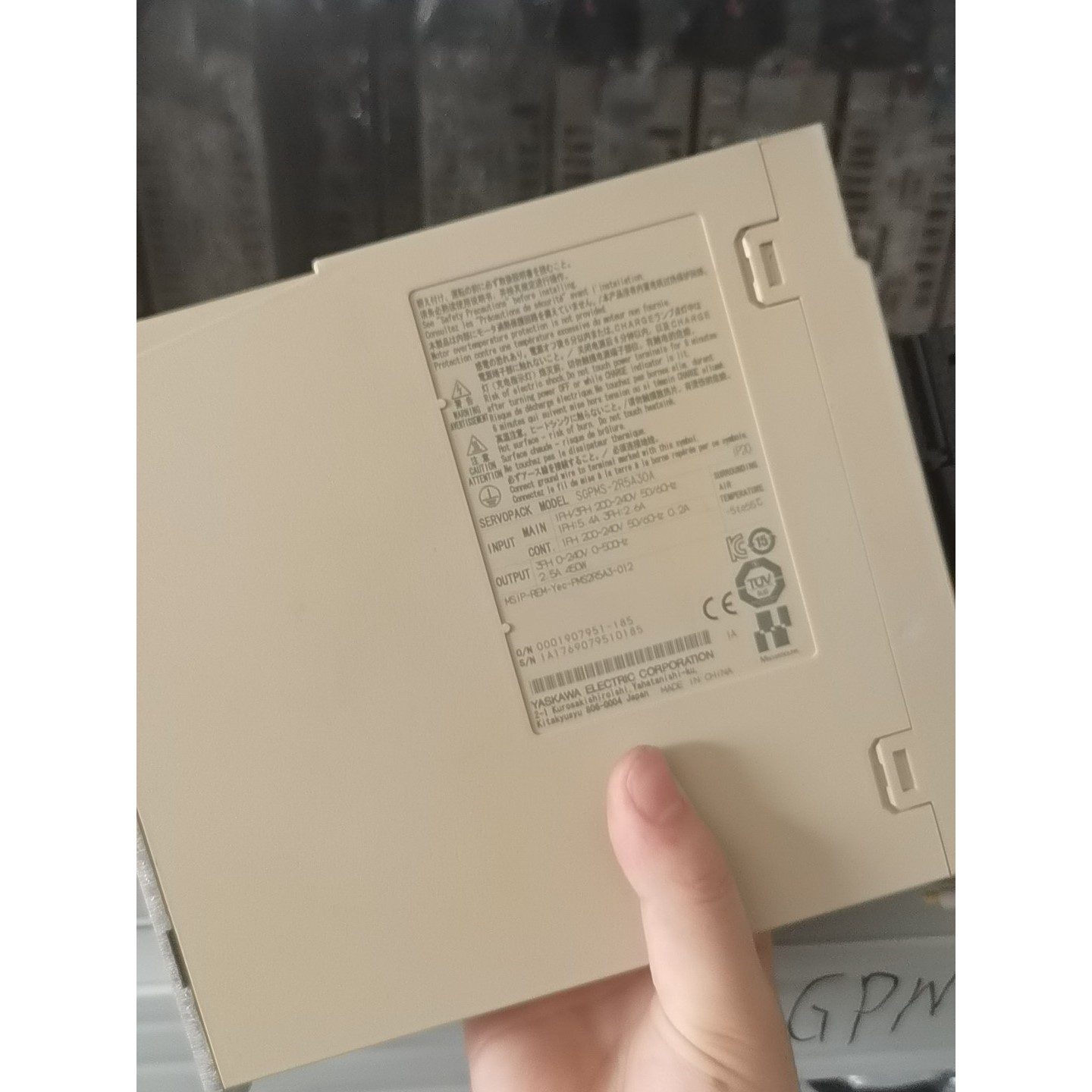 出安川伺服驱动器,型号SGPMS-2R5A30A,成色轻微使