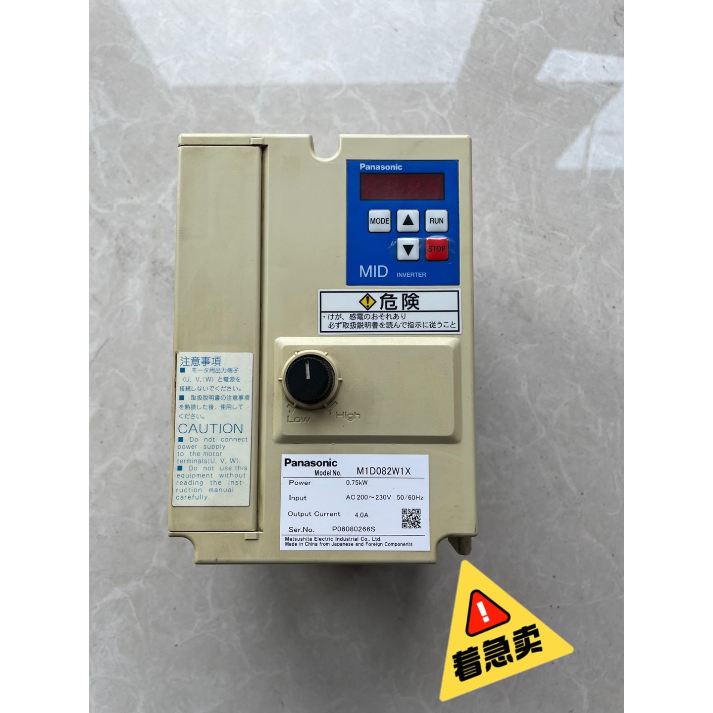 变频器 如题,变频器M1D042W1X 220V 0