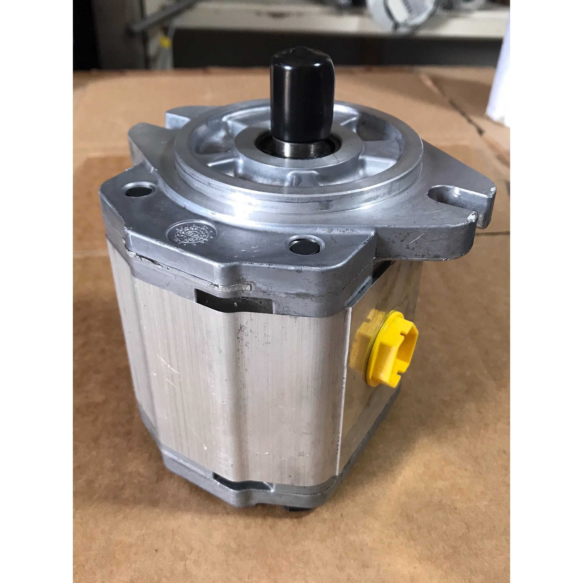 丹佛斯齿轮泵SNP2NN/017RN06GA 仅装机未使用