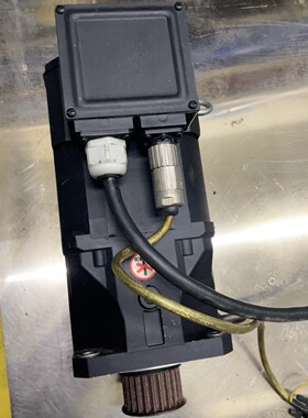 伺服电机两台,8C513006V002SL3EB一台,