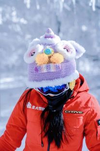 国风醒狮毛绒动物冬季滑雪头盔帽套装饰户外运动春节过年通用