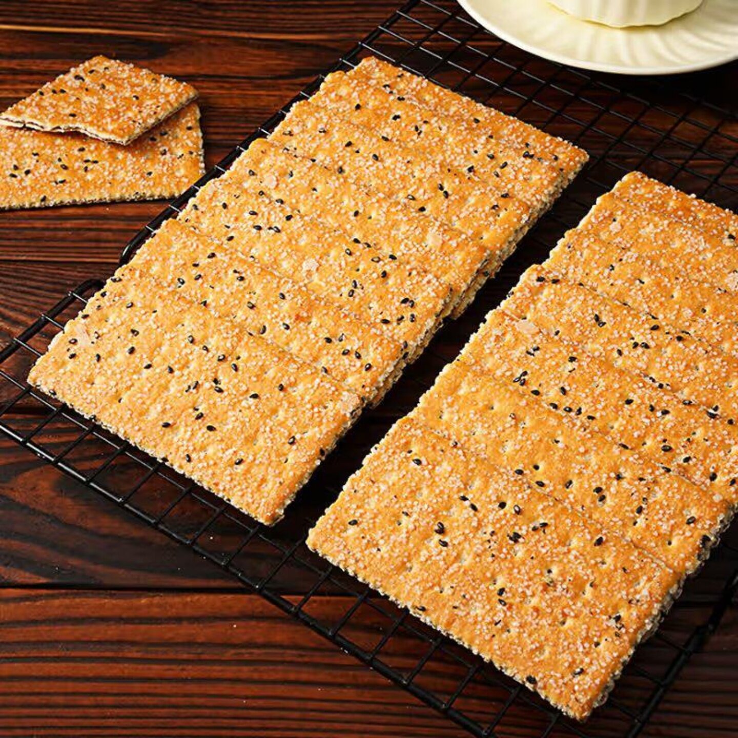 黑芝麻层层酥薄脆夹心饼干整箱