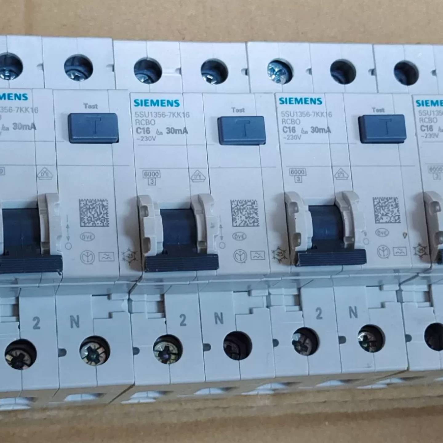 可维修西门子漏电保护器5SU1356-7KK10,C10,5SU1议价