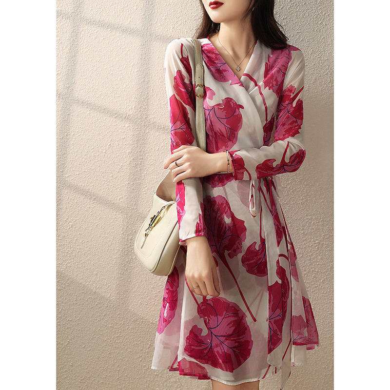 早春时尚连衣裙2023年新款气质女人味一片式收腰高端复古碎花裙子