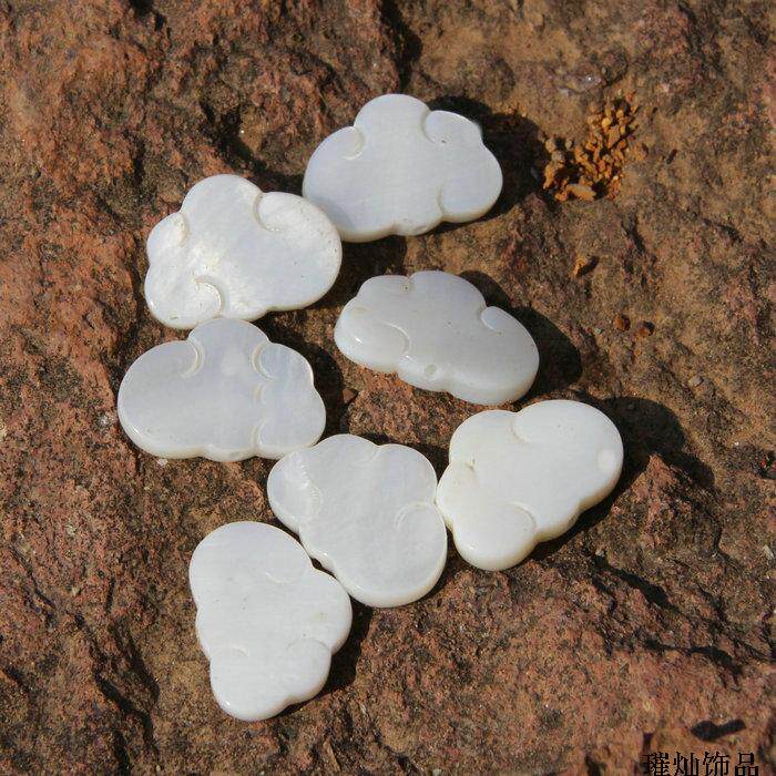 天然贝壳饰品 13*18mm淡水贝双面雕刻云朵 直穿孔祥云diy饰品配件