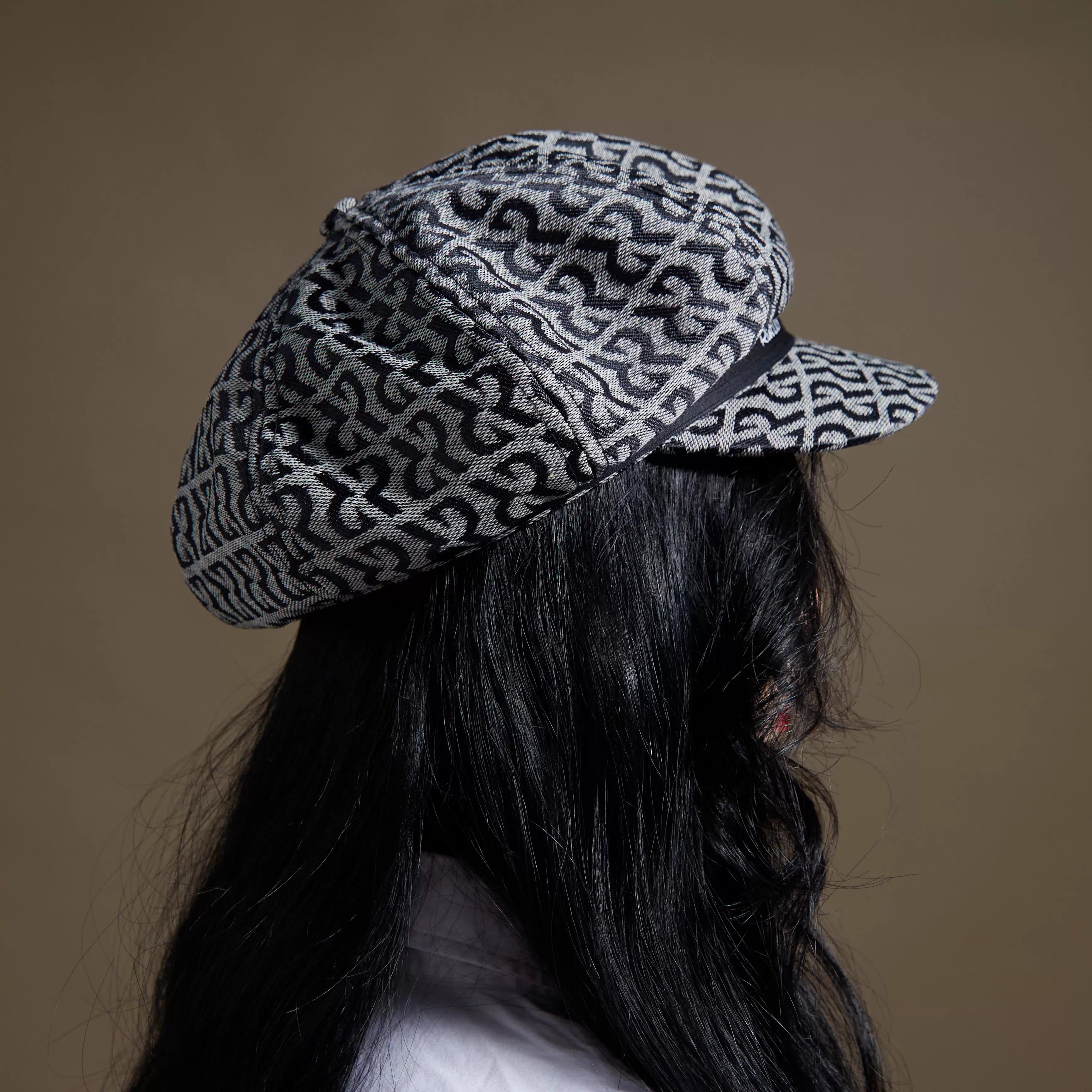 riotlily/艾特里里字母报童帽