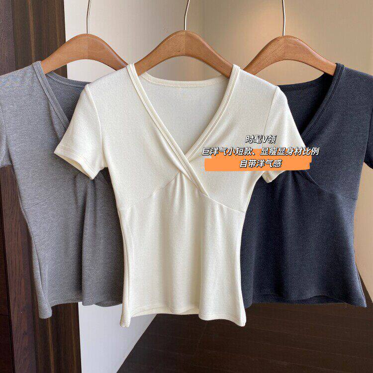 AMR UU◆巨洋气小短款 时髦V领正肩修身显瘦短袖T恤女春夏2026新