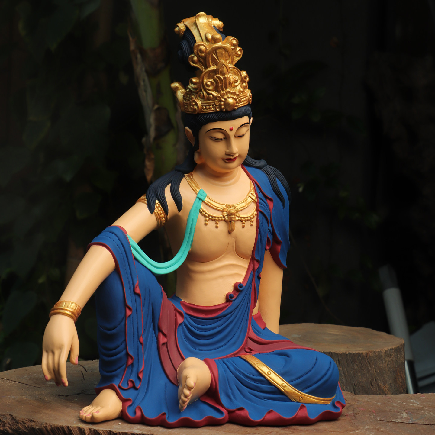 香樟木水月自在观音佛像彩绘工艺品摆件客厅家居供奉观世音菩萨像