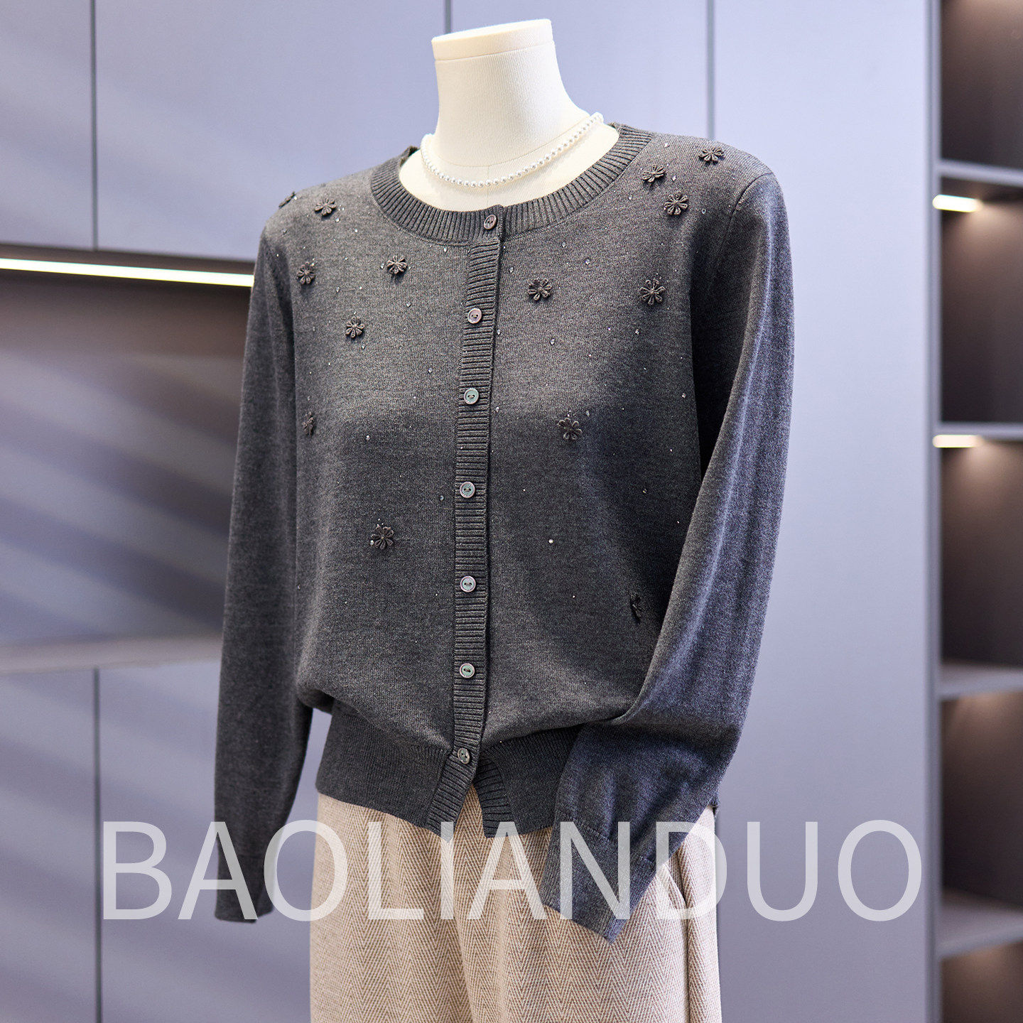 洋气妈妈春装绣花针织小衫中年女装薄款毛衣中老年春秋打底上衣服