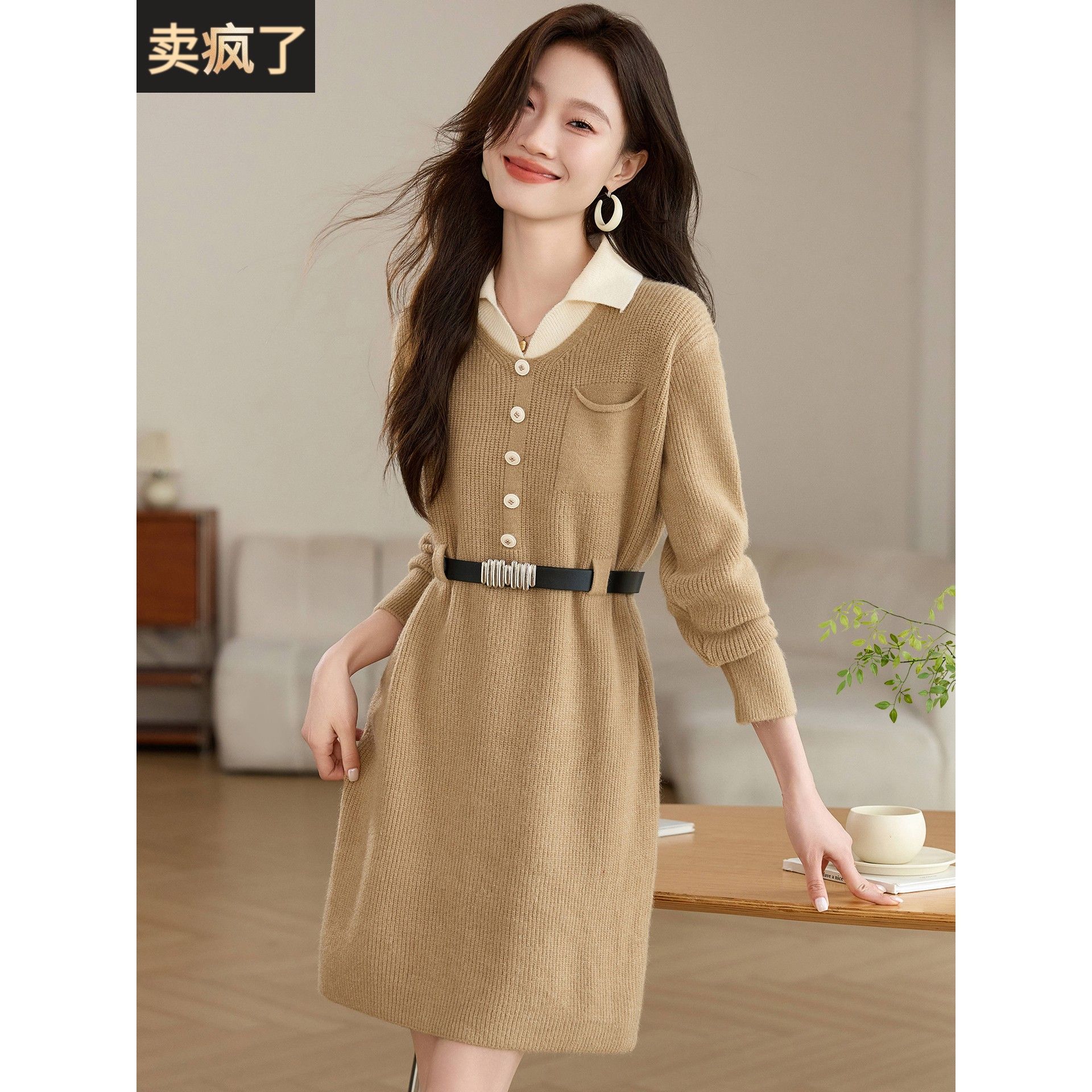 2025新款秋冬季小个子翻领收腰针织连衣裙女装爆款配大衣的毛衣裙