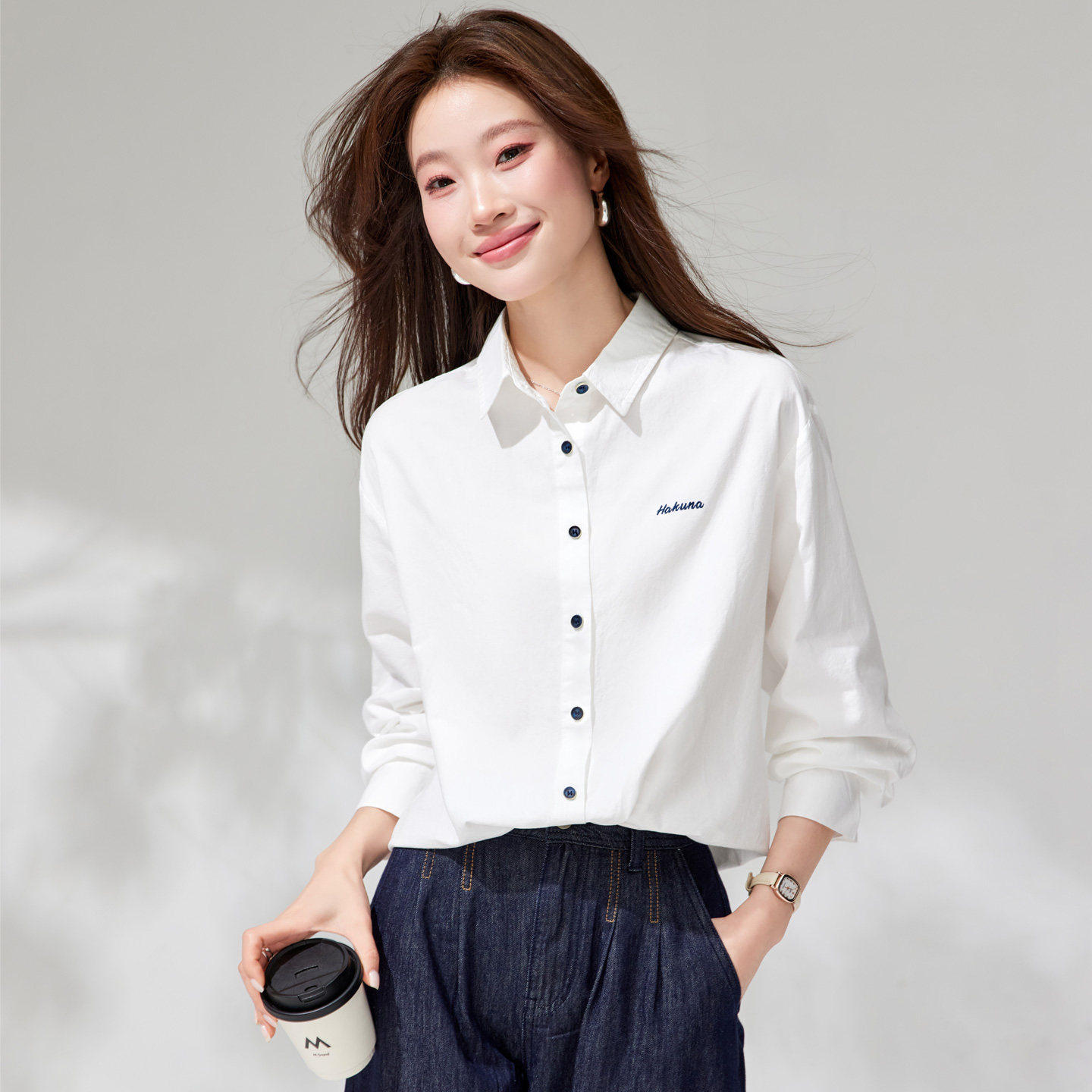 白色翻领刺绣衬衫女长袖显瘦气质职业轻熟上衣高级感轻奢纯棉衬衣